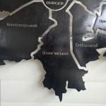 Дерев'яна мапа Харкова на акрилі з підсвіткою між районами, колір Чорний