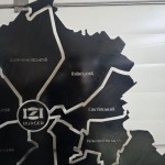 Дерев'яна мапа Харкова на акрилі з підсвіткою між районами, колір Чорний