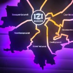 Дерев'яна мапа Харкова на акрилі з підсвіткою між районами, колір Чорний