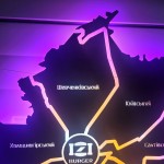 Дерев'яна мапа Харкова на акрилі з підсвіткою між районами, колір Чорний