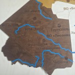 Дерев'яна мапа територіальної структури УПА (Української повстанської армії), колір Палісандр