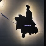 Дерев'яна мапа Києва з містами-супутниками на акрилі з підсвічуванням, колір Капучино