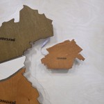 Дерев'яна мапа Києва з містами-супутниками на акрилі з підсвічуванням, колір Капучино