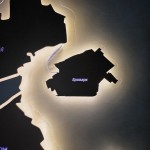 Дерев'яна мапа Києва з містами-супутниками на акрилі з підсвічуванням, колір Капучино