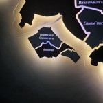 Дерев'яна мапа Києва з містами-супутниками на акрилі з підсвічуванням, колір Капучино