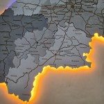 Деталізована дерев'яна карта Львівської області з підсвіткою, колір Модерн