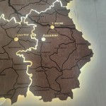 Дерев'яна карта Вінницької області на акрилі з підсвіткою між районами, колір Браун