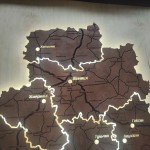 Дерев'яна карта Вінницької області на акрилі з підсвіткою між районами, колір Браун