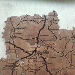 Дерев'яна карта Вінницької області на акрилі з підсвіткою між районами, колір Браун