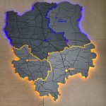 Мапа Волинської області з дерева на акрилі з підсвіткою між районами, колір Модерн