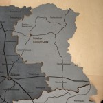 Мапа Волинської області з дерева на акрилі з підсвіткою між районами, колір Модерн