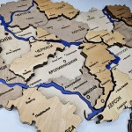 Дерев'яна карта України з підсвіткою та річками, колір Світлий Горіх