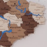 Дерев'яна мапа України з річками та дорогами, колір Капучино