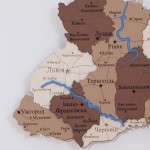 Дерев'яна мапа України з річками та дорогами, колір Капучино