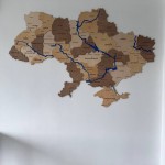 Карта України з дерева та фарбованими річками, колір Світлий Горіх