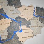 Багатошарова дерев'яна карта України з річками, колір Лофт