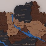 Багатошарова дерев'яна карта України з річками, колір Вулкан