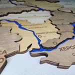 Карта України з дерева та фарбованими річками, колір Світлий Горіх