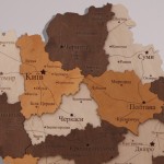 Карта України з дерева та підсвічуванням, колір Золотий