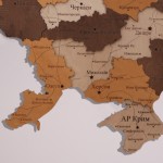 Карта України з дерева та підсвічуванням, колір Золотий