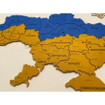 Деталізована дерев'яна карта України з підсвічуванням, колір Прапор