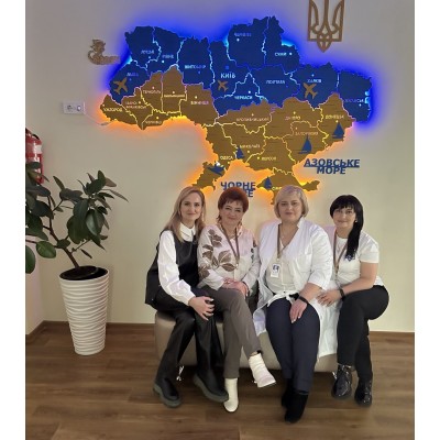 Деталізована дерев'яна карта України з підсвічуванням, колір Прапор