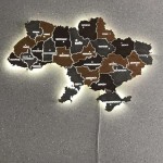 Дерев'яна карта України на акрилі з підсвічуванням між областями, колір Кантрі