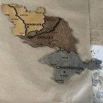Дерев'яна карта України на акрилі з підсвічуванням між областями, колір Кантрі