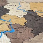 Карта України з дерева на акрилі з підсвіткою областей та річками, колір Брауні