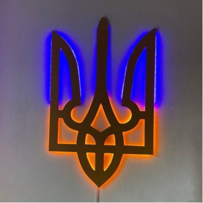 Дерев'яний герб (тризуб) України з підсвіткою