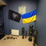 Дерев'яний герб (тризуб) України з підсвіткою