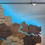 Деталізована карта України з підсвічуванням річок, колір Брауні