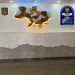 Карта України з дерева та підсвічуванням, колір Золотий