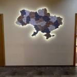 Мапа України з дерева та підсвічуванням, колір Прованс
