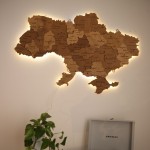 Дерев'яна карта України з підсвіткою, колір Горіх