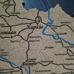 Деталізована пробкова (коркова) мапа України з написами міст, річками та дорогами