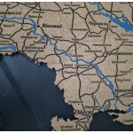 Деталізована пробкова (коркова) мапа України з написами міст, річками та дорогами
