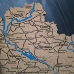 Деталізована пробкова (коркова) мапа України з написами міст, річками та дорогами
