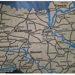 Деталізована пробкова (коркова) мапа України з написами міст, річками та дорогами