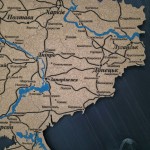Деталізована пробкова (коркова) мапа України з написами міст, річками та дорогами