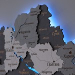 Дерев'яна карта України з підсвіткою річок, колір Хай-Тек