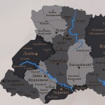 Дерев'яна карта України з річками та підсвіткою, колір Хай-тек