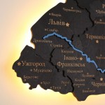 Дерев'яна карта України з підсвіткою та річками, колір Чорний