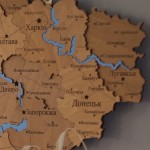 Дерев'яна мапа України з річками, колір Горіх