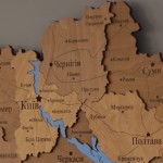Дерев'яна мапа України з річками, колір Горіх