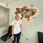 Карта України з дерева та підсвічуванням річок, колір Капучино