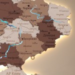 Карта України з дерева та підсвічуванням річок, колір Капучино