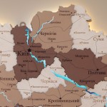 Карта України з дерева та підсвічуванням річок, колір Капучино