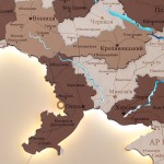 Карта України з дерева та підсвічуванням річок, колір Капучино