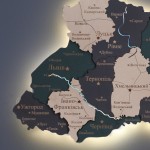 Дерев'яна карта України з підсвіткою річок, колір Смарагд